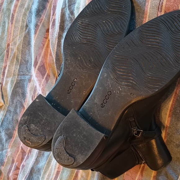 Ecco Chelsea Boots - Picture 3 of 6